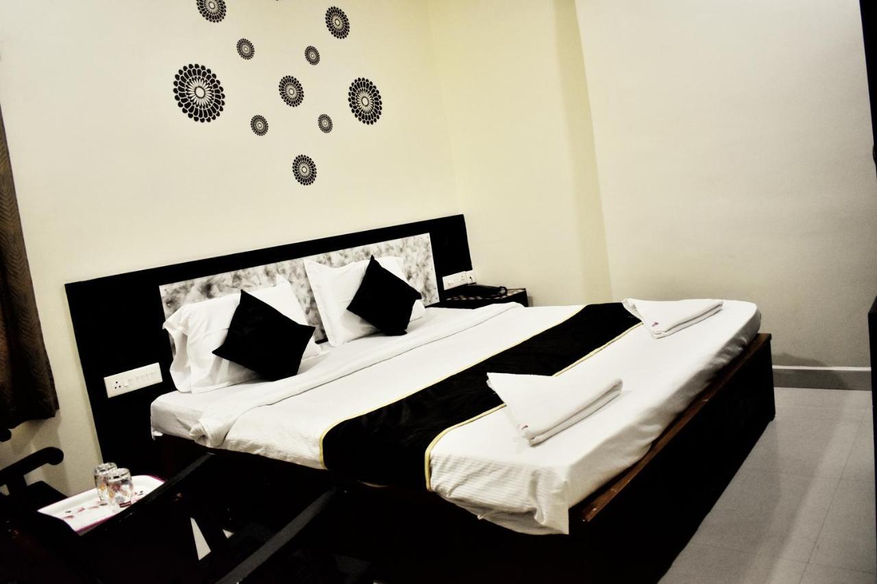 Skyotel Hotels & Banquets Vidzsajavádá Kültér fotó